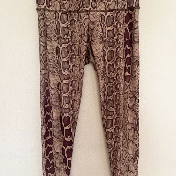 Snakeskin yoga pant & bra set - Picture 9 of 10